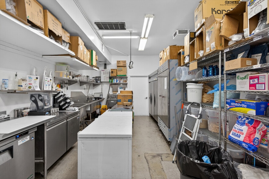 More Photos Of 11925-11927 Ventura Blvd, Studio City Storefront For Lease