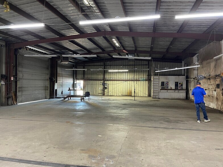 More Photos Of 971 F St, West Sacramento Service For Lease