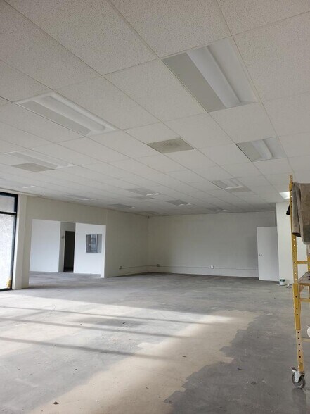 More Photos Of 8141 Sunland Blvd, Sun Valley General Retail For Lease