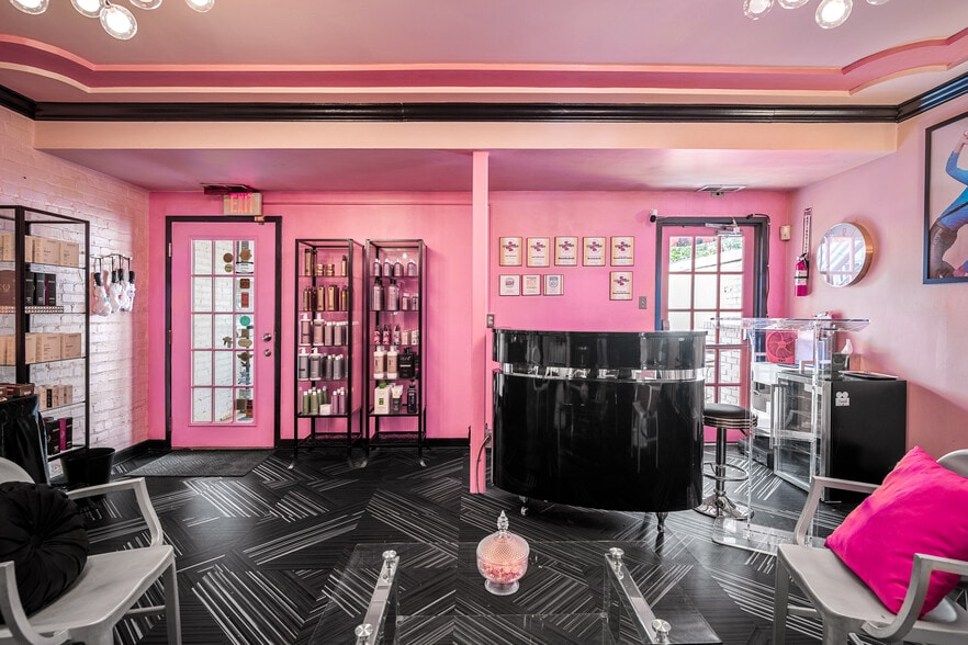 More Photos Of 10 S Crenshaw Ave, Richmond Freestanding For Lease