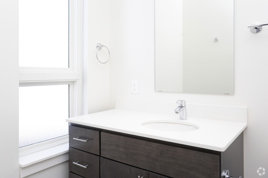More Photos Of 1059 Wealthy St SE, Grand Rapids Apartments For Lease