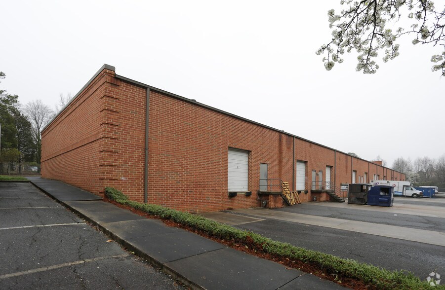 More Photos Of 6012 Old Pineville Rd, Charlotte Light Distribution For Lease