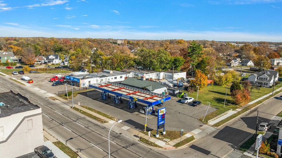 More Photos Of 186 N Gratiot Ave, Mount Clemens Service Station For Sale
