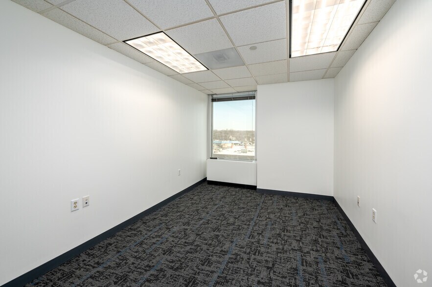More Photos Of 7500 Greenway Center Dr, Greenbelt Office For Lease