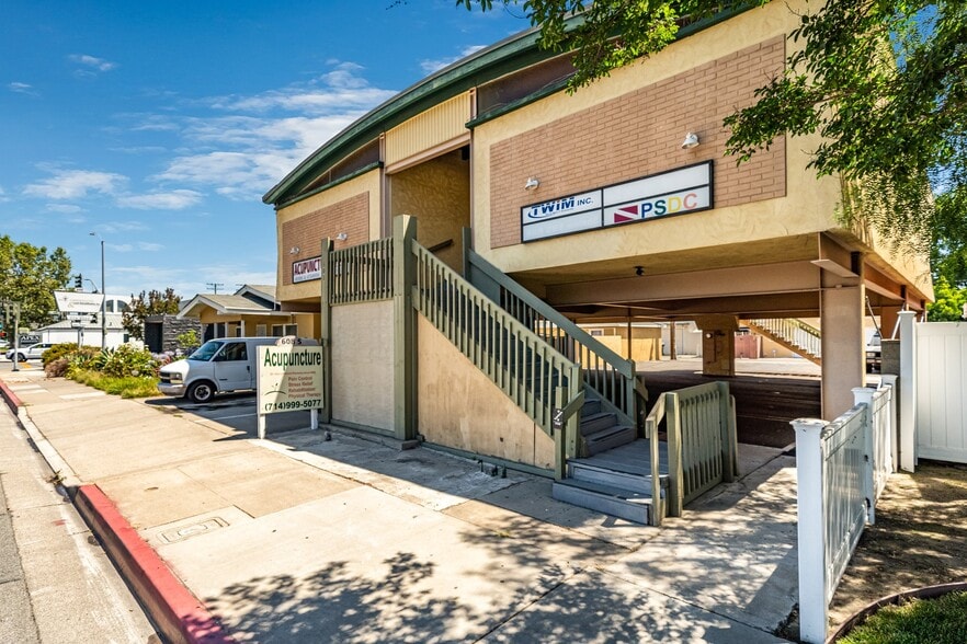 More Photos Of 608 S Harbor Blvd, Anaheim Office For Sale