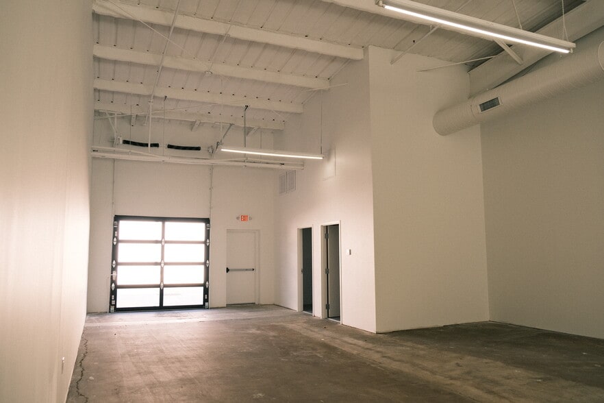 More Photos Of 126 Glass St, Dallas Office For Sale