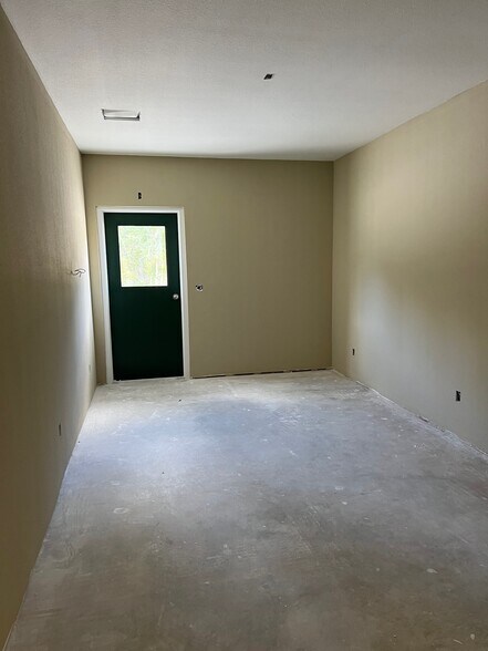 More Photos Of 2024 S. John Redditt, Lufkin Light Manufacturing For Lease