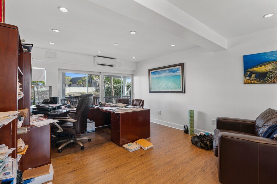 More Photos Of 2200 NE 26th St, Wilton Manors Office For Sale