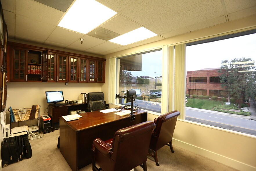 More Photos Of 1100 Quail St, Newport Beach Medical For Sale
