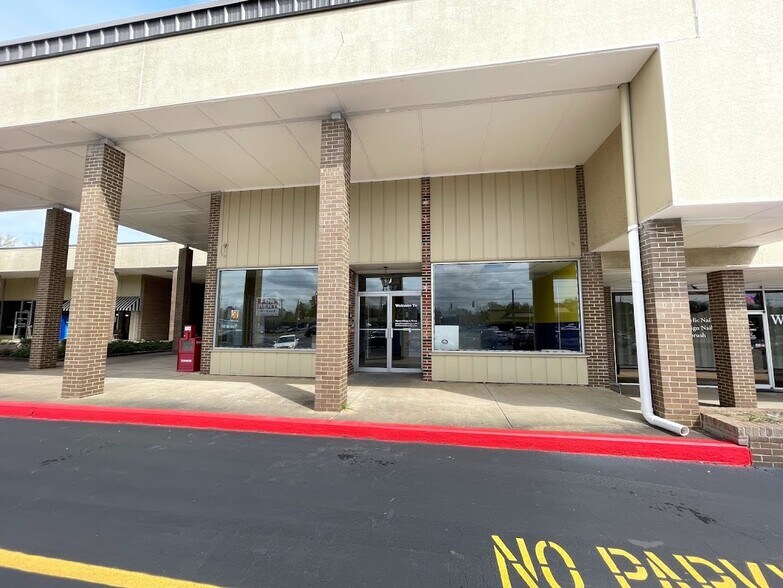 More Photos Of 240 Highway 31 SW, Hartselle Unknown For Lease