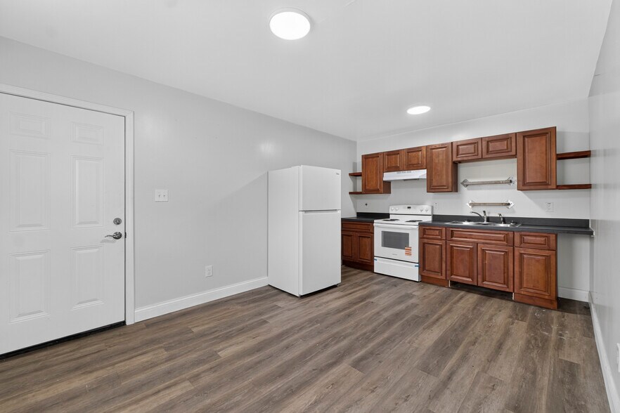 More Photos Of 8404 Hallsferry Rd, Saint Louis Apartments For Sale