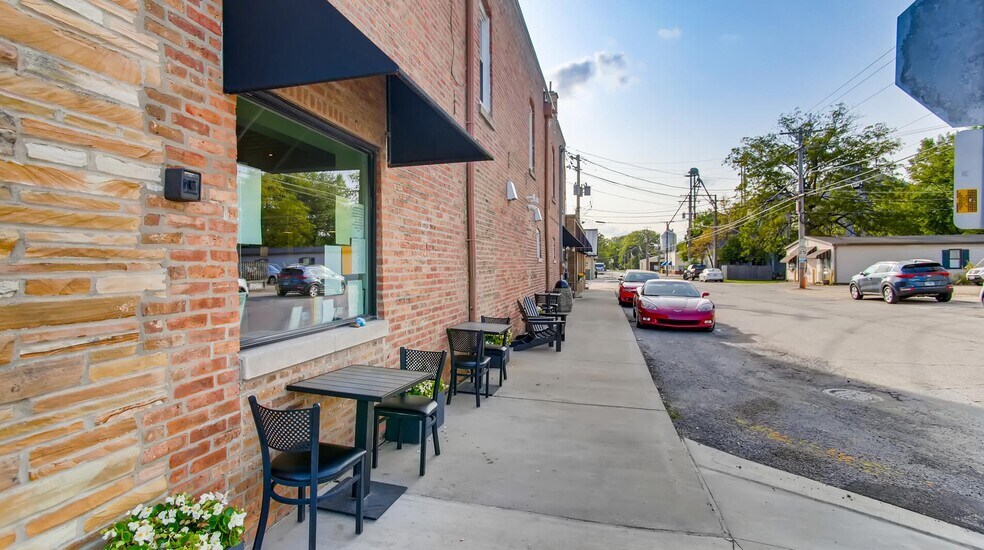 More Photos Of 2 S Main St, Elburn Storefront Retail Residential For Sale