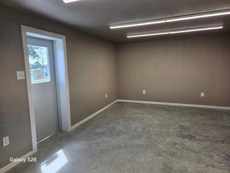 More Photos Of 2420 McKinney st, Rice Industrial For Lease