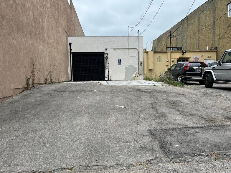 More Photos Of 854 S Robertson Blvd, Los Angeles Storefront Retail Office For Lease