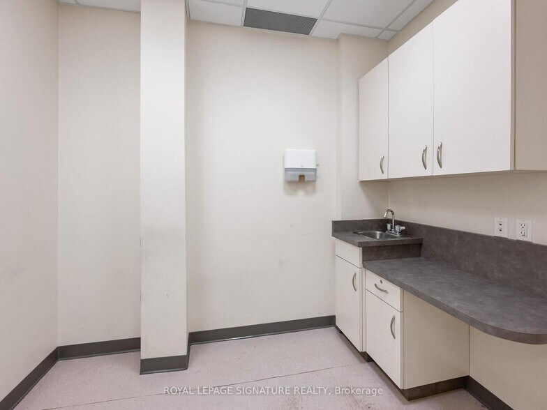 More Photos Of 1560 Queen St W, Toronto Storefront Retail Office For Lease