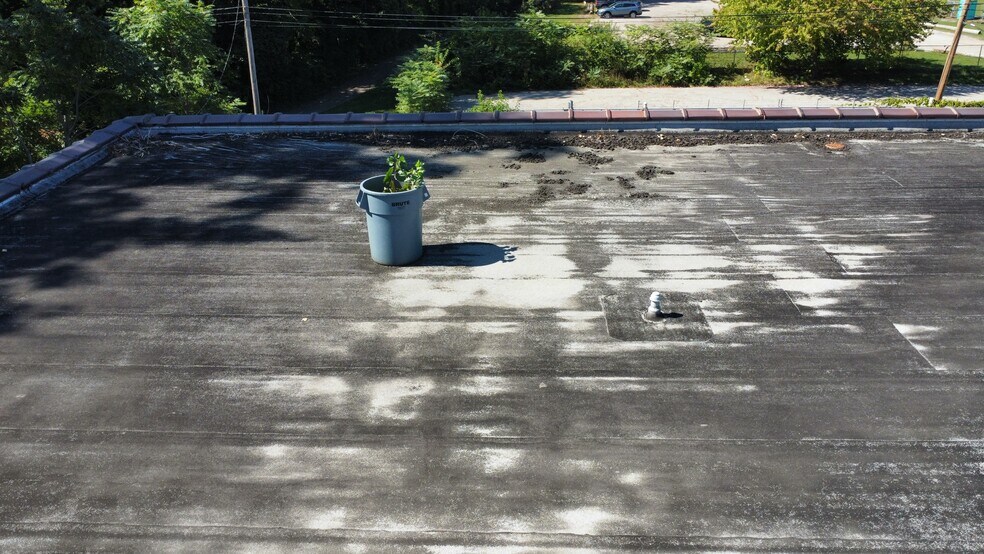 More Photos Of 1121 River St, Lansing Distribution For Lease