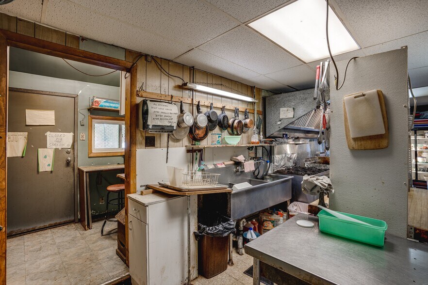 More Photos Of 6848 Erie Rd, Derby Bar For Sale