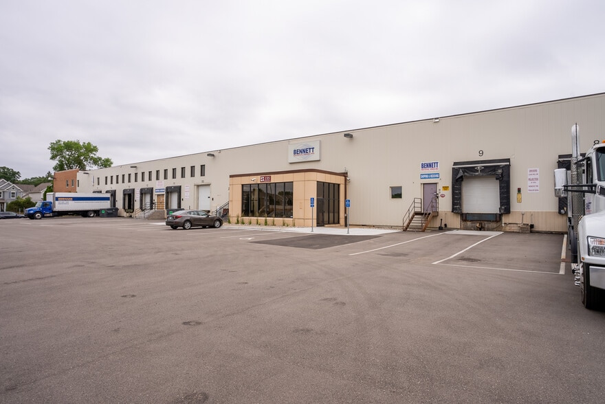 More Photos Of 125-175 Jackson Ave N, Hopkins Light Distribution For Lease