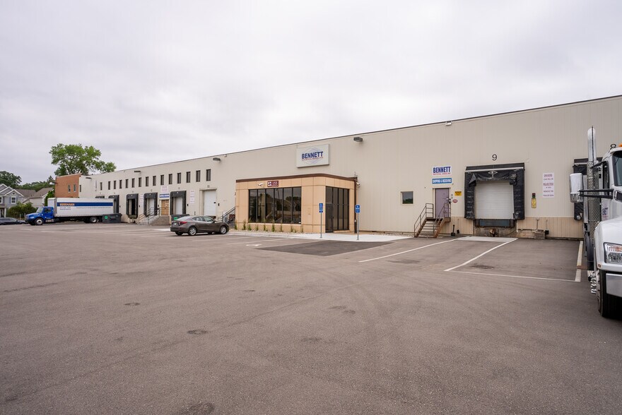 More Photos Of 175 Jackson Ave N, Hopkins Light Distribution For Lease