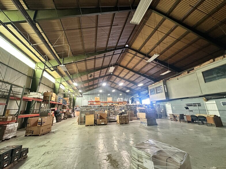 More Photos Of 9800-9900 Hill View Rd, Newcastle Warehouse For Lease