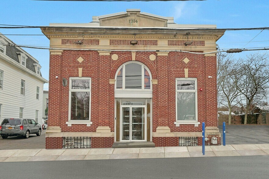 Primary Photo Of 637 Main St, Sparkill Bank For Lease