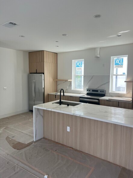 More Photos Of 13694 Erwin St, Van Nuys Apartments For Lease