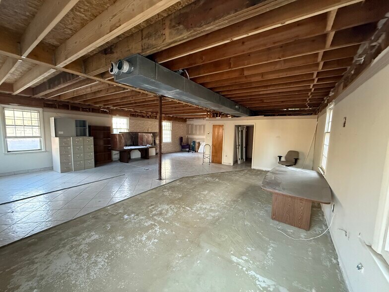 More Photos Of 510 S Burnt Mill Rd, Voorhees Office For Lease