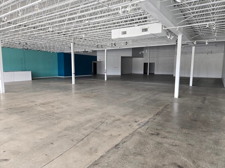 More Photos Of 625 N Dale Mabry Hwy, Tampa Freestanding For Lease