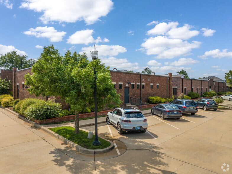 More Photos Of 15712 N Pennsylvania Ave, Edmond Unknown For Lease