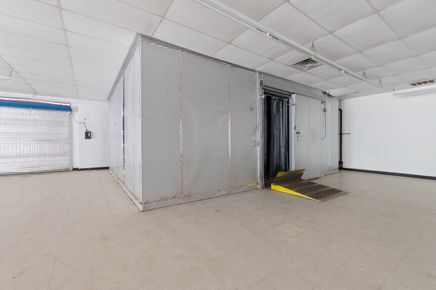 More Photos Of 722 S Highway 59, Decatur Freestanding For Lease