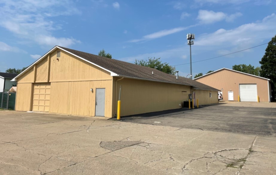 Primary Photo Of 3214 S Dye Rd, Flint Warehouse For Lease