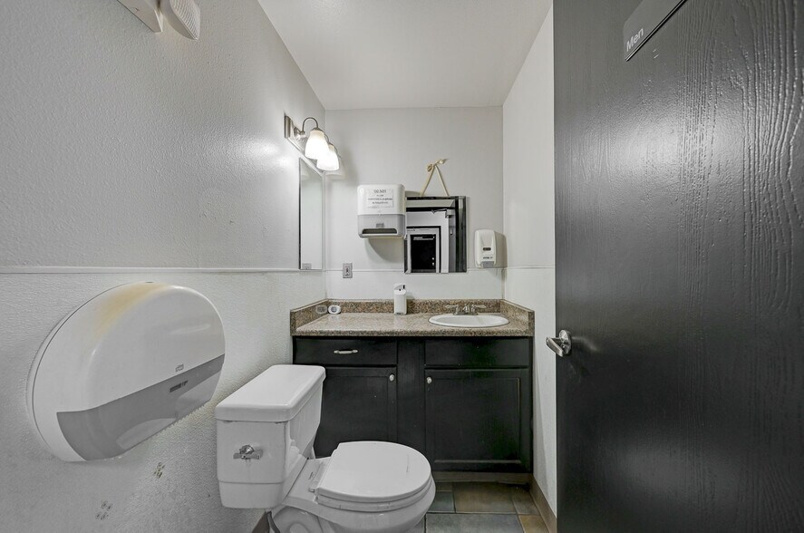 More Photos Of 2951 Westwood Dr, Las Vegas Distribution For Lease