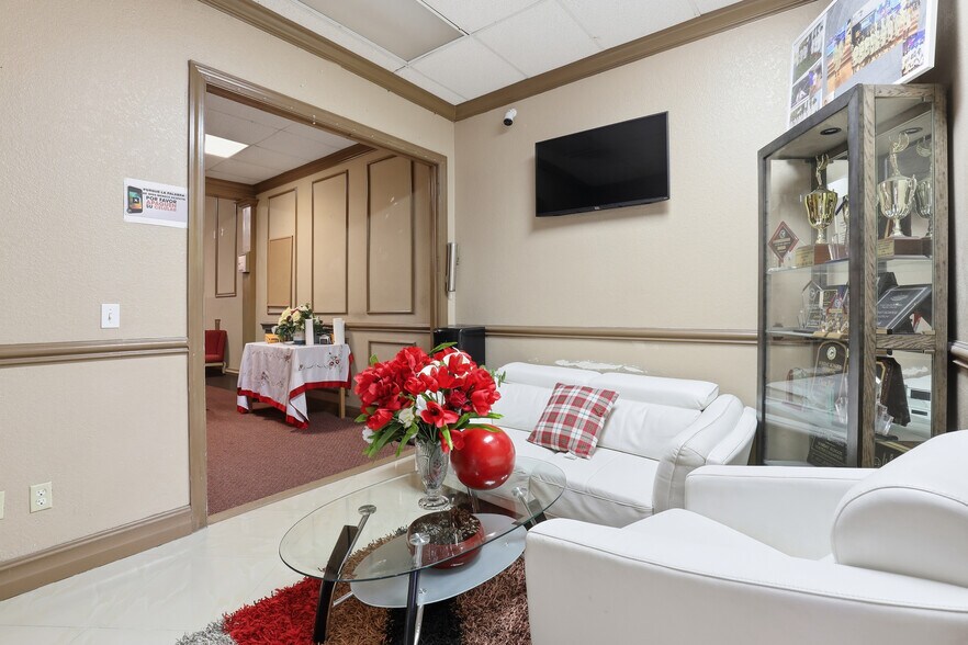 More Photos Of 300 Leonard Blvd, Lehigh Acres Warehouse For Sale