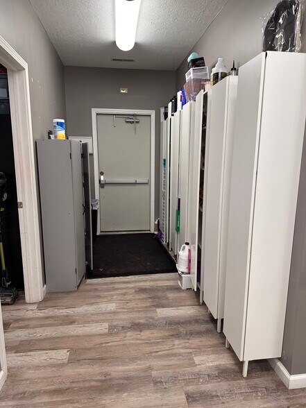 More Photos Of 2504 Veterans Memorial Pky S, Lafayette Office For Sale