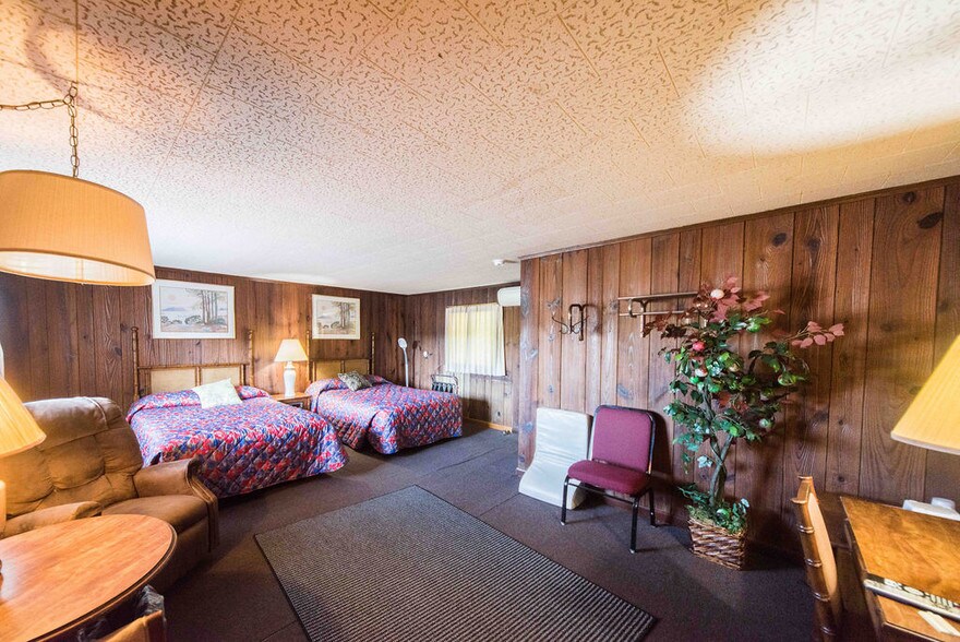 More Photos Of 225 Sturgis Rd, Marion Hotel For Sale