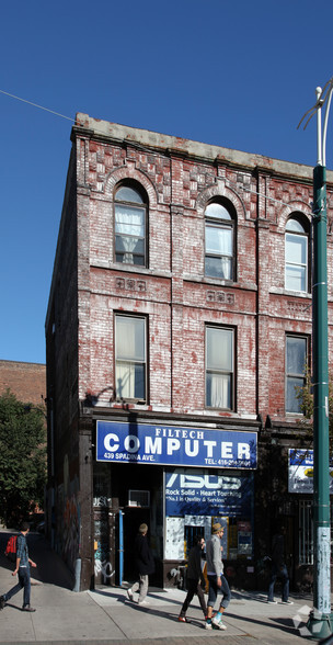 Primary Photo Of 439 Spadina Ave, Toronto Storefront Retail Residential For Lease