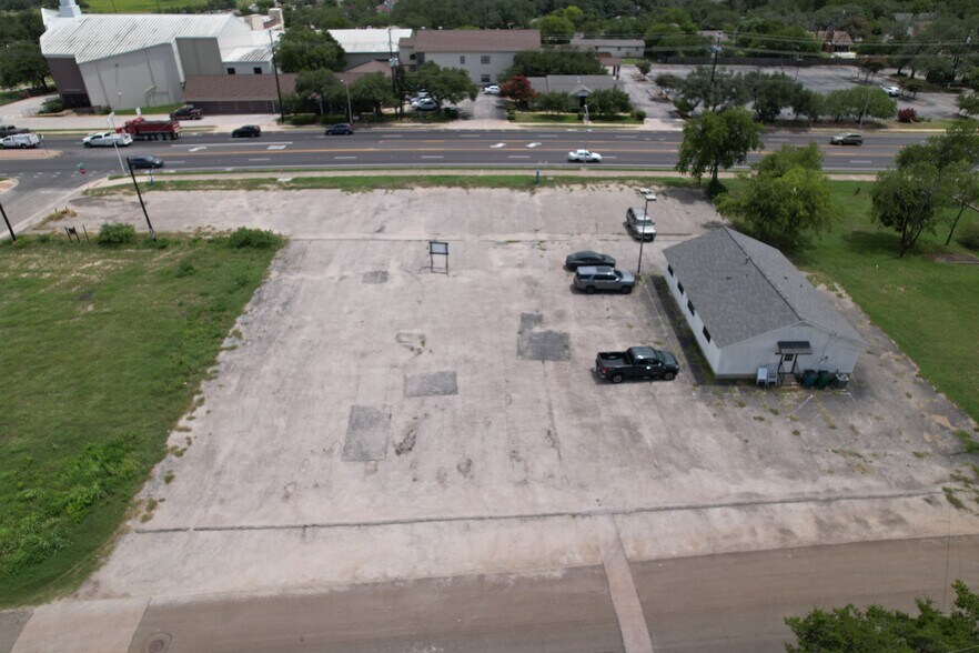 More Photos Of 203 W New Hope Dr, Cedar Park Office For Sale