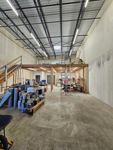More Photos Of 2601 Beverly Dr, Aurora Light Manufacturing For Sale