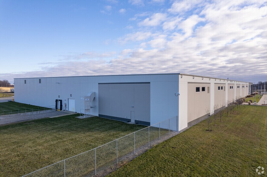 More Photos Of 1055 7 Mile Rd NW, Comstock Park Manufacturing For Lease