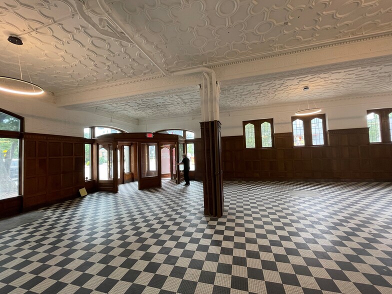 More Photos Of 415 DeBaliviere Ave, Saint Louis Apartments For Lease