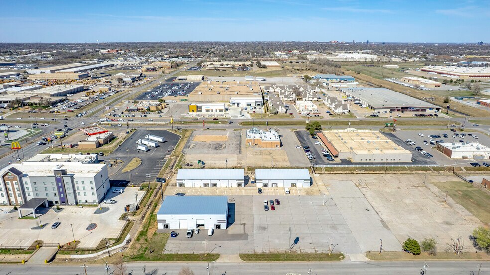 More Photos Of 4403-4411 SW 3rd St, Oklahoma City Showroom For Sale