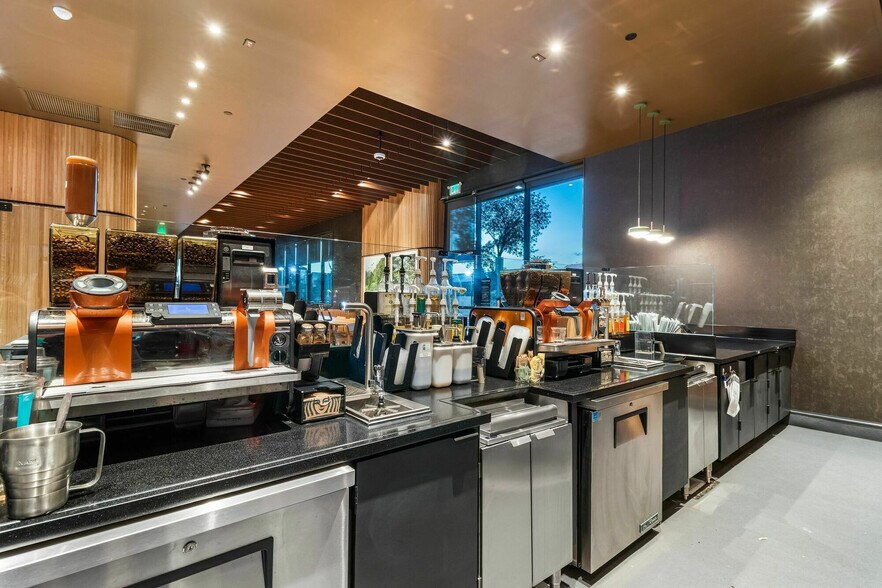 More Photos Of 406 N Val Vista Dr, Mesa General Retail For Sale