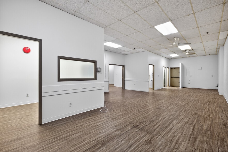 More Photos Of 439-441 E Hastings st, Vancouver Flex For Lease