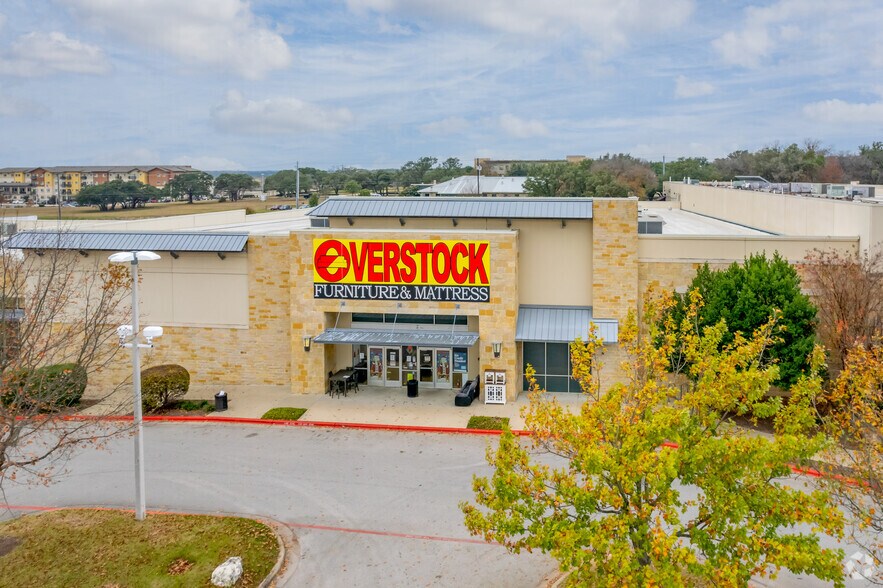 More Photos Of 900 Interstate 35, Austin Unknown For Lease