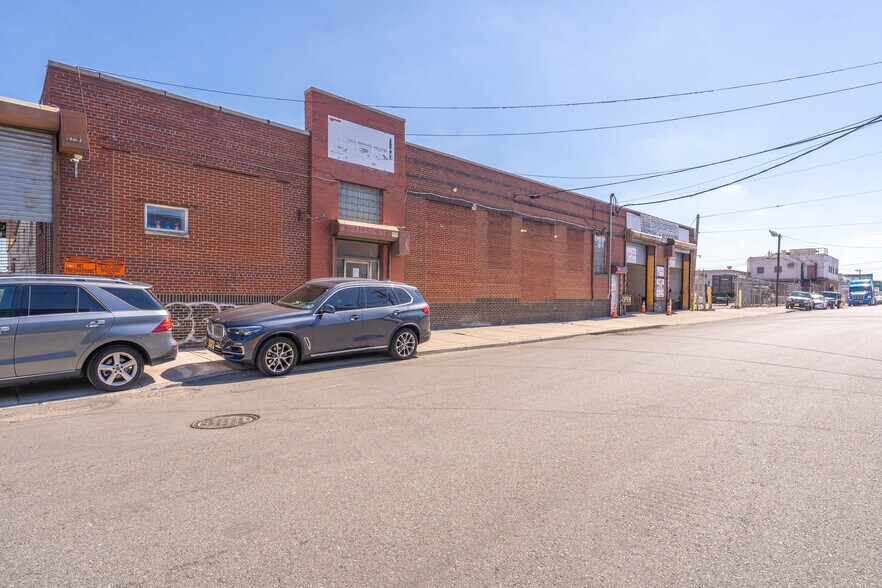 More Photos Of 370-376 Adams St, Newark Warehouse For Lease