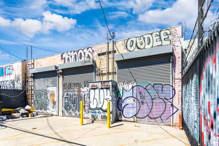 More Photos Of 1150 E 12th St, Los Angeles Showroom For Sale