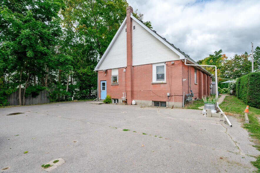 More Photos Of 131 King St E, Cobourg Multifamily For Sale