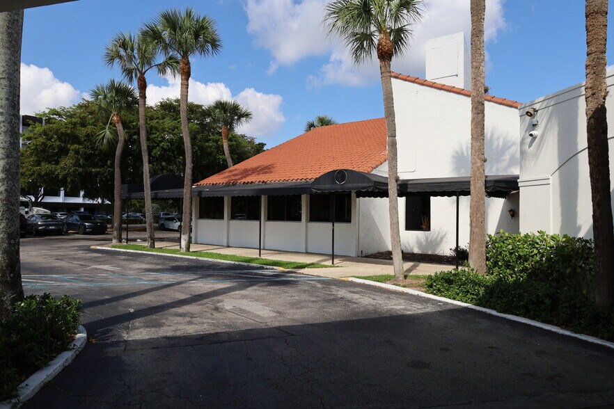 More Photos Of 1901 Palm Beach Lakes Blvd, West Palm Beach Hotel For Lease