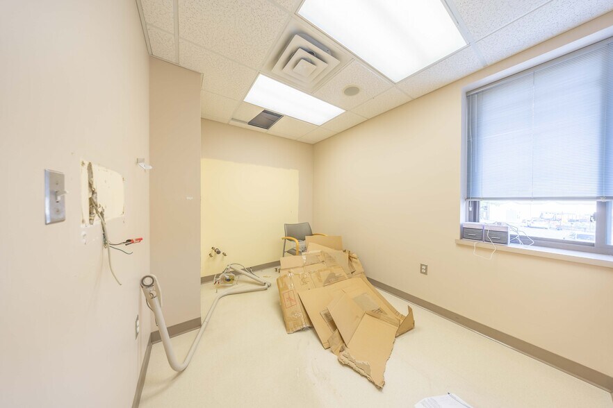 More Photos Of 43-47 Nason St, Maynard Bank For Lease