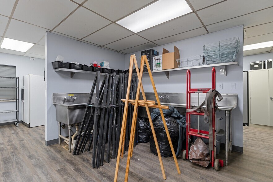 More Photos Of 3700 W Avenue L, Lancaster Schools For Lease